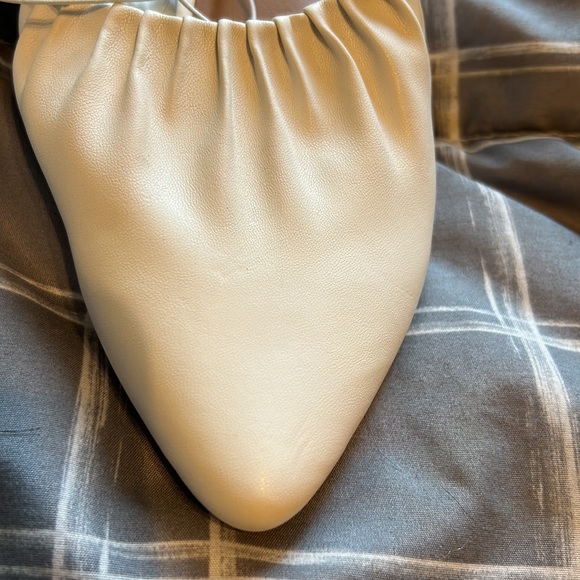 NWT Women’s White Mules Size 6 - Picture 2 of 9